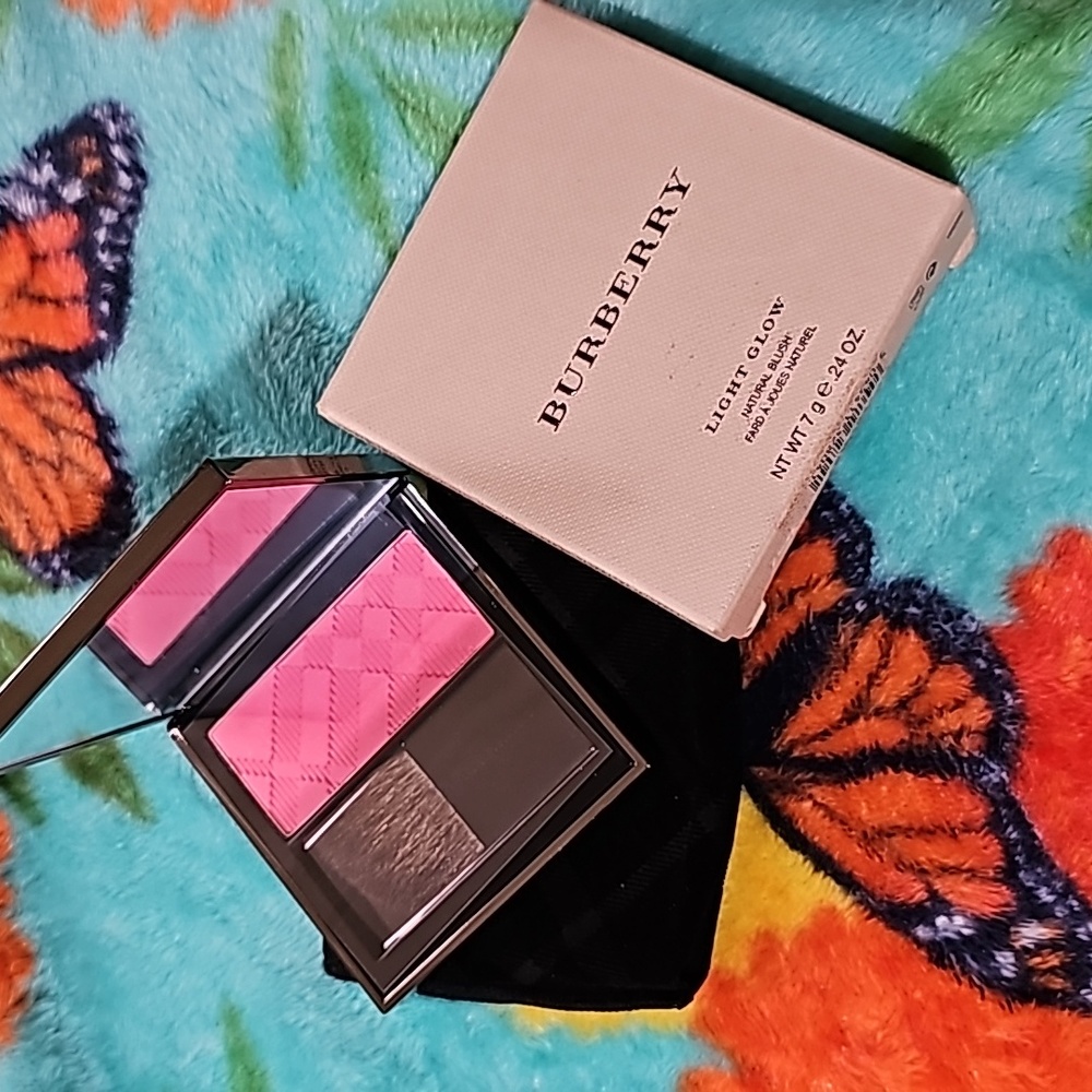 Burberry light glow blush 09 coral pink